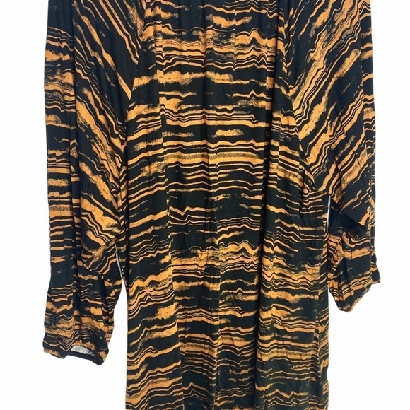 New •Lularoe Debra Peasant top - Picture 4 of 9